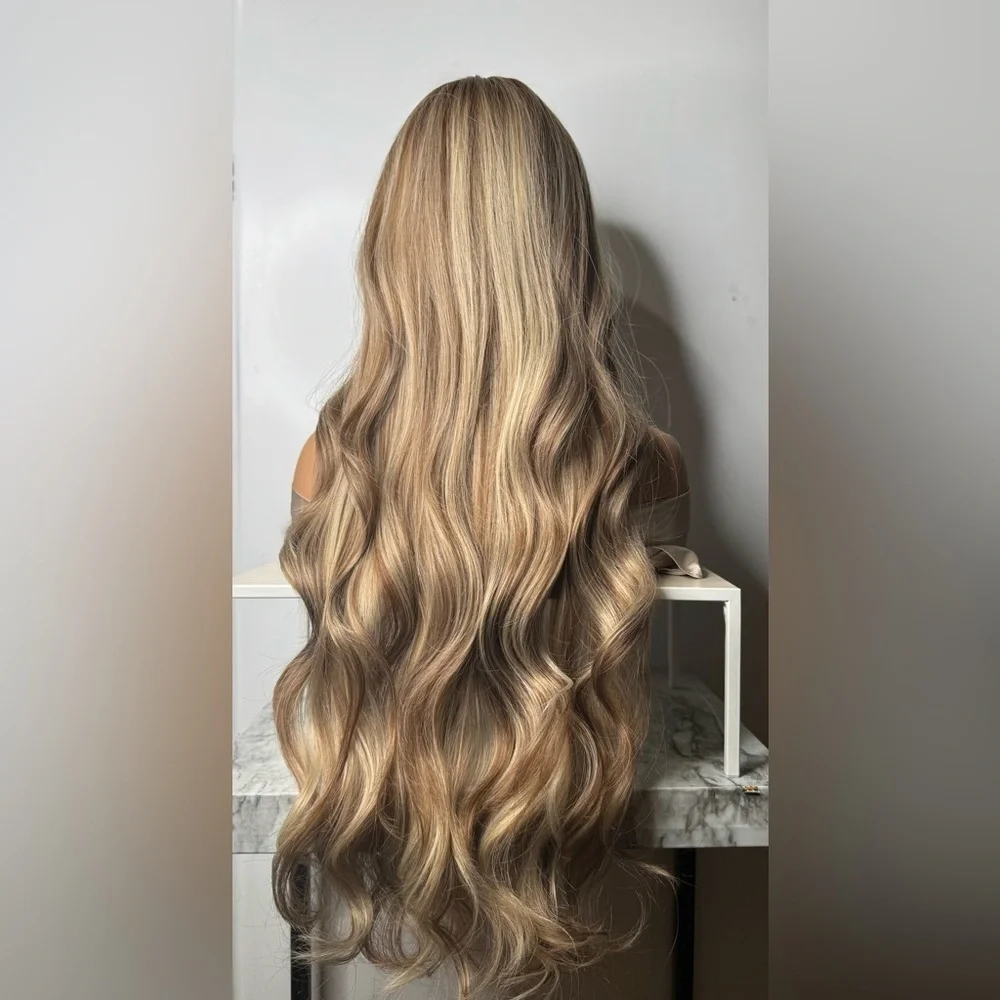 30” Long Synthetic Wig  Classic Wig Light Brown / Blonde Highlights - Realistic